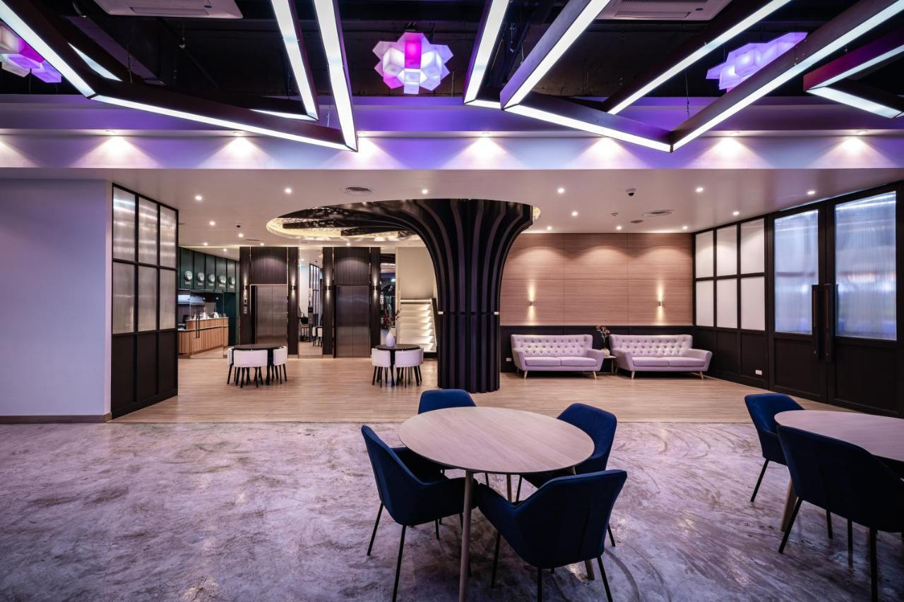 Отель Vix Bangkok At Victory Monument Экстерьер фото
