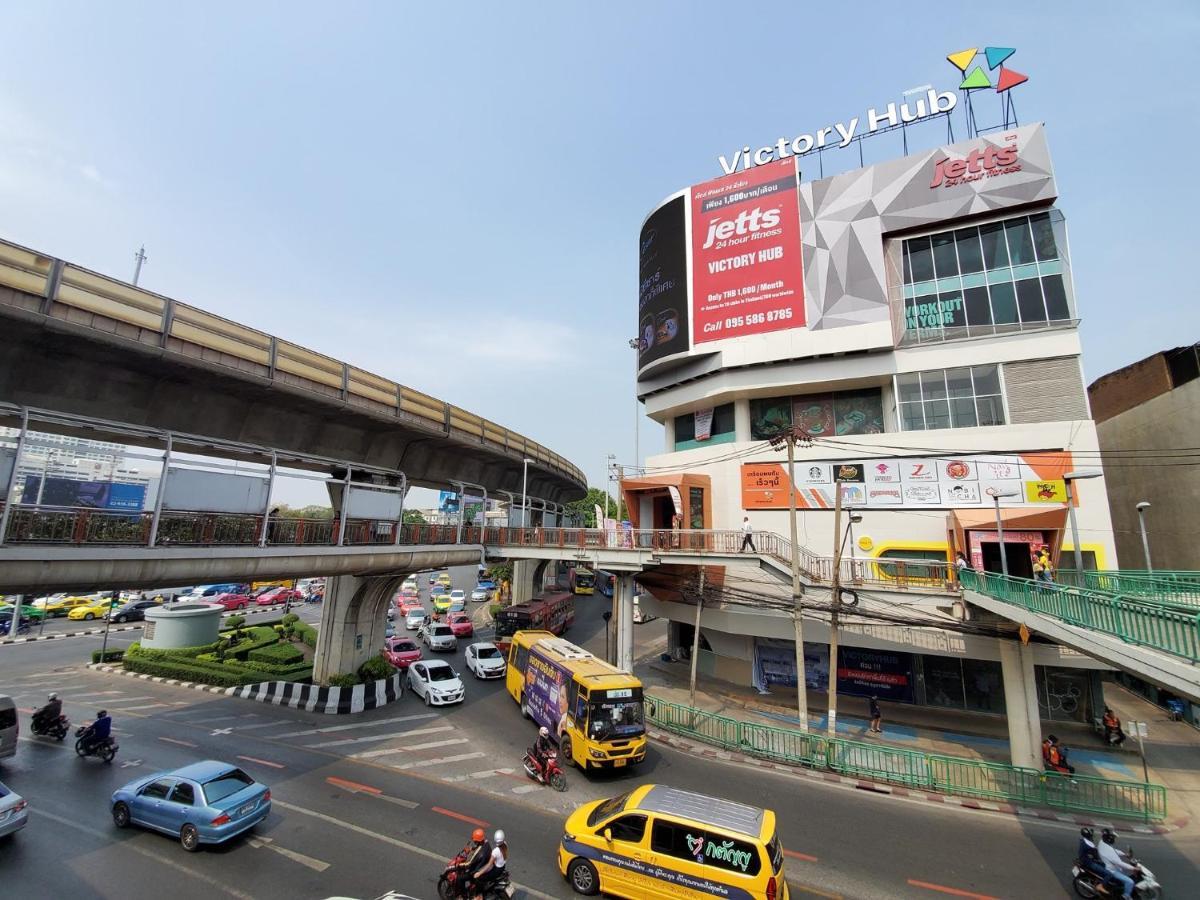 Отель Vix Bangkok At Victory Monument Экстерьер фото